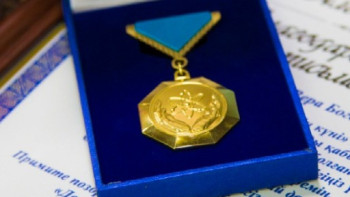 Фотография к новости: Теміржол саласының ардагері Қалтай Сәмбетовке жоғары марапат берілді