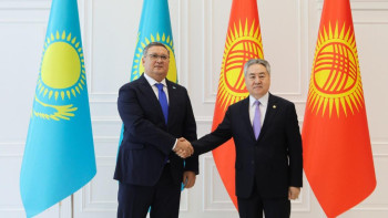 Фотография к новости: Қазақстан мен Қырғызстан өңіраралық байланыстарды нығайтады