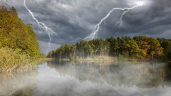 Фотография к новости: Тұман, найзағай: елдің бірқатар өңірінде дауылды ескерту жарияланды