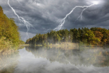 Фотография к новости: Тұман, найзағай: елдің бірқатар өңірінде дауылды ескерту жарияланды