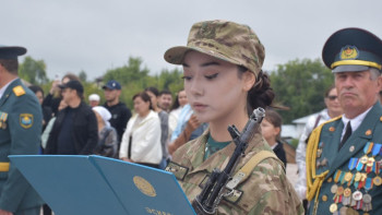 Фотография к новости: Ұлттық ұлан академиясына курсант қыздар қабылданды