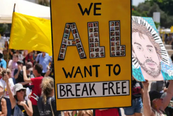 Фотография к новости: Израильде мыңдаған адам тұтқындарды босатуды талап етті