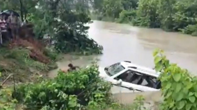 Үндістанда көлік өзенге құлап, 11 адам қаза тапты