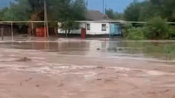 Фотография к новости: Күшті нөсер: Жетісу облысында Сарыөзек ауылын су басып қалды