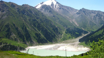 Фотография к новости: Іле Алатауы шыңында биік аспалы көпір ашылды