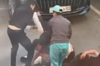 Фотография к новости: Алматы аулаларының бірінде жастар жаппай төбелес ұйымдастырды