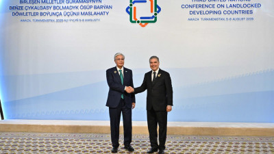 Тоқаев Түрікменстанда БҰҰ конференциясы делегацияларын ресми қарсы алу рәсіміне қатысты