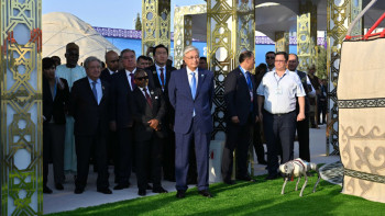 Фотография к новости: Мемлекет басшысы Орталық Азия елдерінің көрме павильонын аралады