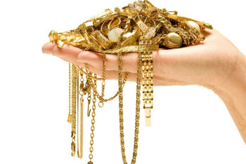 Фотография к новости: Сейфтен 102 миллион теңгенің зергерлік бұйымдарын ұрлаған экс-бухгалтерге үкім шықты