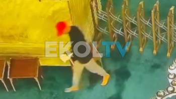 Фотография к новости: Ыстамбұлда ер адам Айя София мешітінде өрт қоюға тырысқан