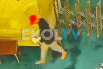 Фотография к новости: Ыстамбұлда ер адам Айя София мешітінде өрт қоюға тырысқан