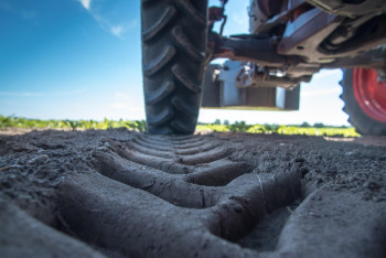 Фотография к новости: ШҚО-да су құбыры желілерін салу кезінде трактор жүргізушісі қаза тапты