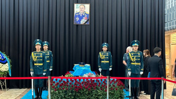 Фотография к новости: Алматыда Талғат Мұсабаевты ақтық сапарға шығарып салу рәсімі өтті