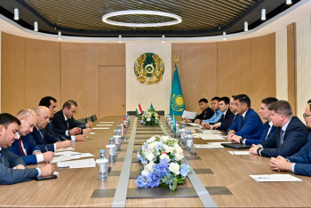 Фотография к новости: Қазақстан мен Тәжікстан теміржол арқылы жүк тасымалын кеңейтуге ниетті