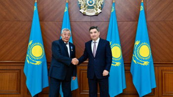 Фотография к новости: Құрылыс мамандары мен ардагерлеріне мемлекеттік наградалар табыс етілді