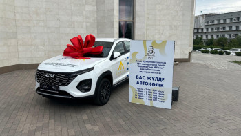 Фотография к новости: Абай мерейтойында арқалы ақындар мен жыр дүлдүлдері өнер көрсетеді