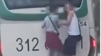 Фотография к новости: Астанада жасөспірімдер жол үстінде қауіпті әрекетке барды