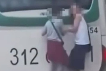 Фотография к новости: Астанада жасөспірімдер жол үстінде қауіпті әрекетке барды