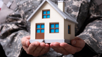 Фотография к новости: Қазақстандық әскерилер тұрғын үй төлемінің азаюына қарсы: петиция жарияланды