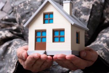 Фотография к новости: Қазақстандық әскерилер тұрғын үй төлемінің азаюына қарсы: петиция жарияланды