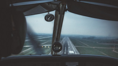 Жеңіл әуе кемесі апатқа ұшырап, 2 адам қаза тапты