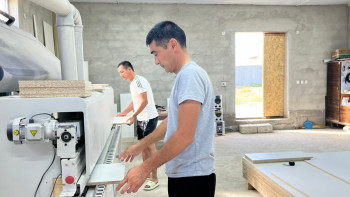 Фотография к новости: Аралдық жиһаз шебері жеңілдетілген несие алып, цехын дамытып жатыр