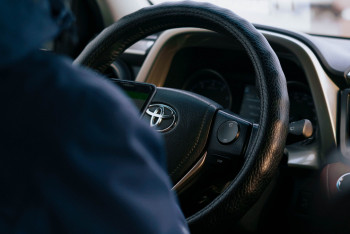 Фотография к новости: Астанада рөлге отырмауы тиіс жүргізушілер анықталды: 10 адам куәлігінен айырылды