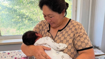 Фотография к новости: Өскеменде салмағы 6 келіден асатын алып қыз дүниеге келді