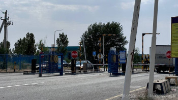 Фотография к новости: Қазақ-қырғыз шекарасында кезекте тұрғандар жанжалдасып қалды