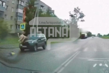 Фотография к новости: Жаяу жүргіншілер өткелінде жүкті әйел мен баласын көлік қағып кетті