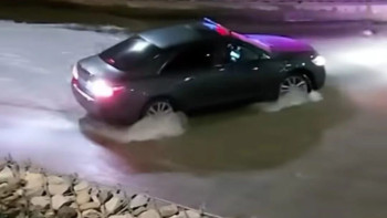 Фотография к новости: Алматыда автокөлік Есентай өзенінің арнасына кіріп кетті: жүргізуші жазаланады