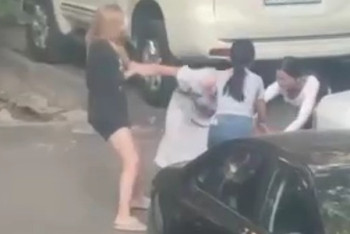 Фотография к новости: "Өте қатыгез": Алматыда қыздар жаппай төбелесті