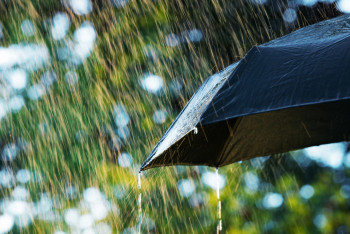 Фотография к новости: Қатты жаңбыр, найзағай: 16 облыста дауылды ескерту жарияланды