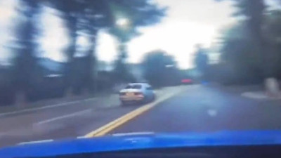 GTA-дағыдай қуғын: Көлік ұрлап қашқан ер адамның видеосы жарияланды