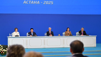 Фотография к новости: Адам қандай жетістікке жетсе де, ұстазының алдында өмір бойы шәкірт болып қалады – Тоқаев