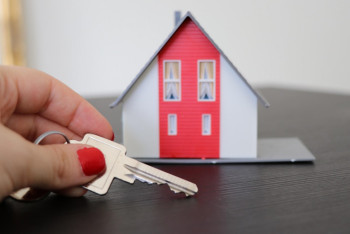 Фотография к новости: Қызылордалық жетім тегін үй берілетінін білмей, ұзақ уақыт баспанасыз жүрген