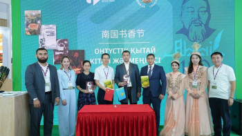 Фотография к новости: Қазақстан Оңтүстік-Қытай кітап жәрмеңкесіне қатысты