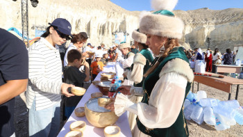 Фотография к новости: Маңғыстауда алғаш рет "Ақ Мая Fest" шұбат фестивалі өтті