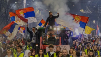 Фотография к новости: Сербиядан сән кетті: елде үкіметке қарсы наразылықтар белең алды