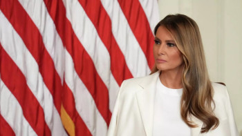 Фотография к новости: Мелания Трамп АҚШ президенті арқылы Путинге хат жолдады