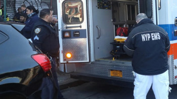 Фотография к новости: Нью-Йорктегі мейрамханада жаппай атыс болып, үш адам қаза тапты