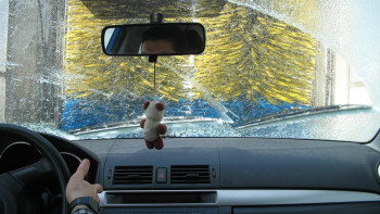 Фотография к новости: Алматыда көлік жуу қызметкерлері клиенттің көлігін айдап кетіп, соқты