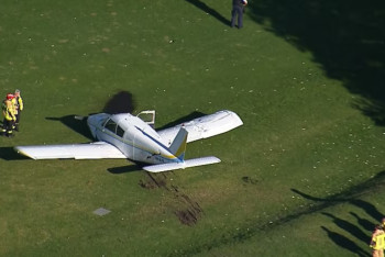 Фотография к новости: Зардап шеккендер бар: жеңіл моторлы ұшақ гольф алаңына апатты түрде қонды