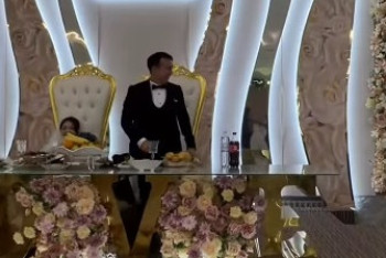 Фотография к новости: Қонақтарға – ет, жас жұбайларға – фастфуд: Тойда "ерекше" ас мәзірі ұсынылды