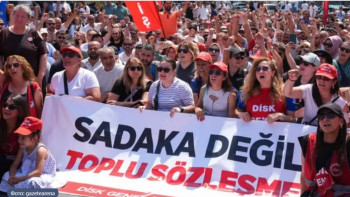 Фотография к новости: Түркияның мемлекеттік қызметкерлері ереуілге шықты