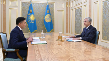 Фотография к новости: Шымкентте жаңа мектептер, жолдар, әуежай: Тоқаев әкіммен кездесуде нақты міндеттер қойды