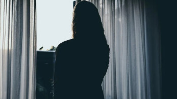 Фотография к новости: Құшағында сәбиін ұстап тұрған әйел 7-қабаттан құлап кетті