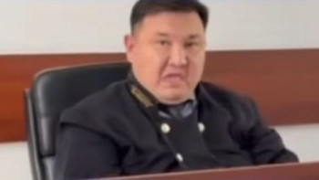 Фотография к новости: Берденов ісі: Шымкентте судья сот отырысы кезінде журналиске тілін шығарды