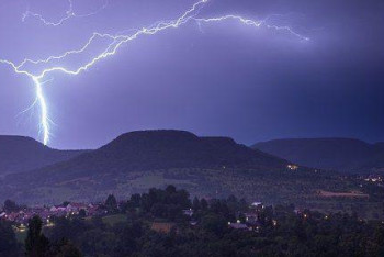 Фотография к новости: Найзағай түскен 10 жасар астаналық бала қаза тапты