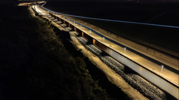 Фотография к новости: Трамп Мексика шекарасындағы қоршауды қара түске бояуды бұйырды